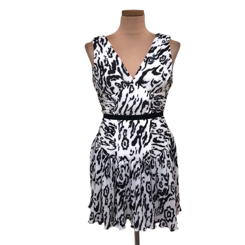 NWT Self-Portrait Leopard Plisse Dress Size 4 White Animal Print Mini